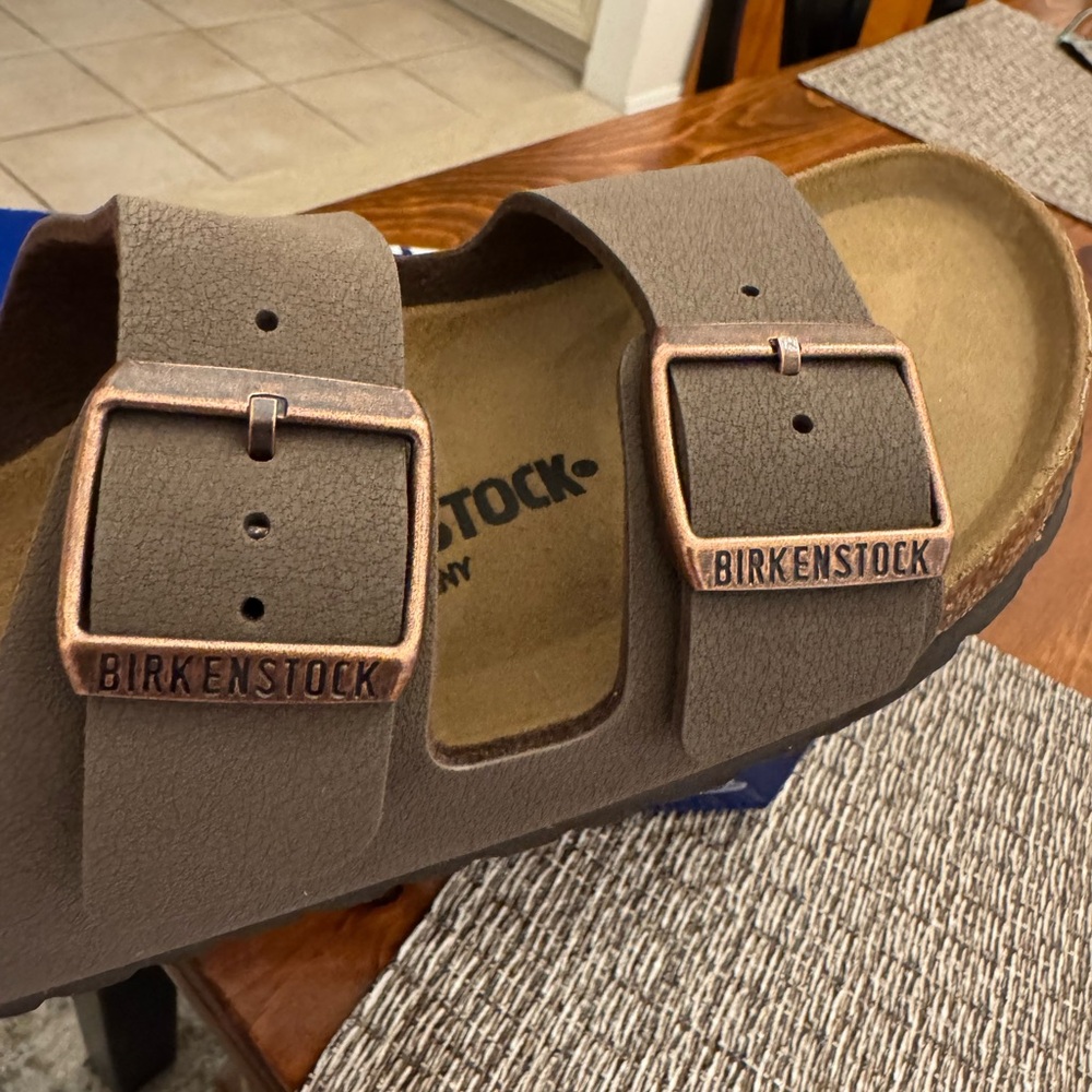 brand new in box never  worn Birkenstock Arizona BS color mocha size 37
